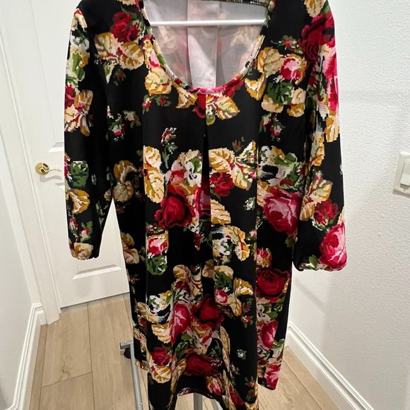 Multi colour low neck, long sleeve with pleat in the front and back . - Picture 4 of 5